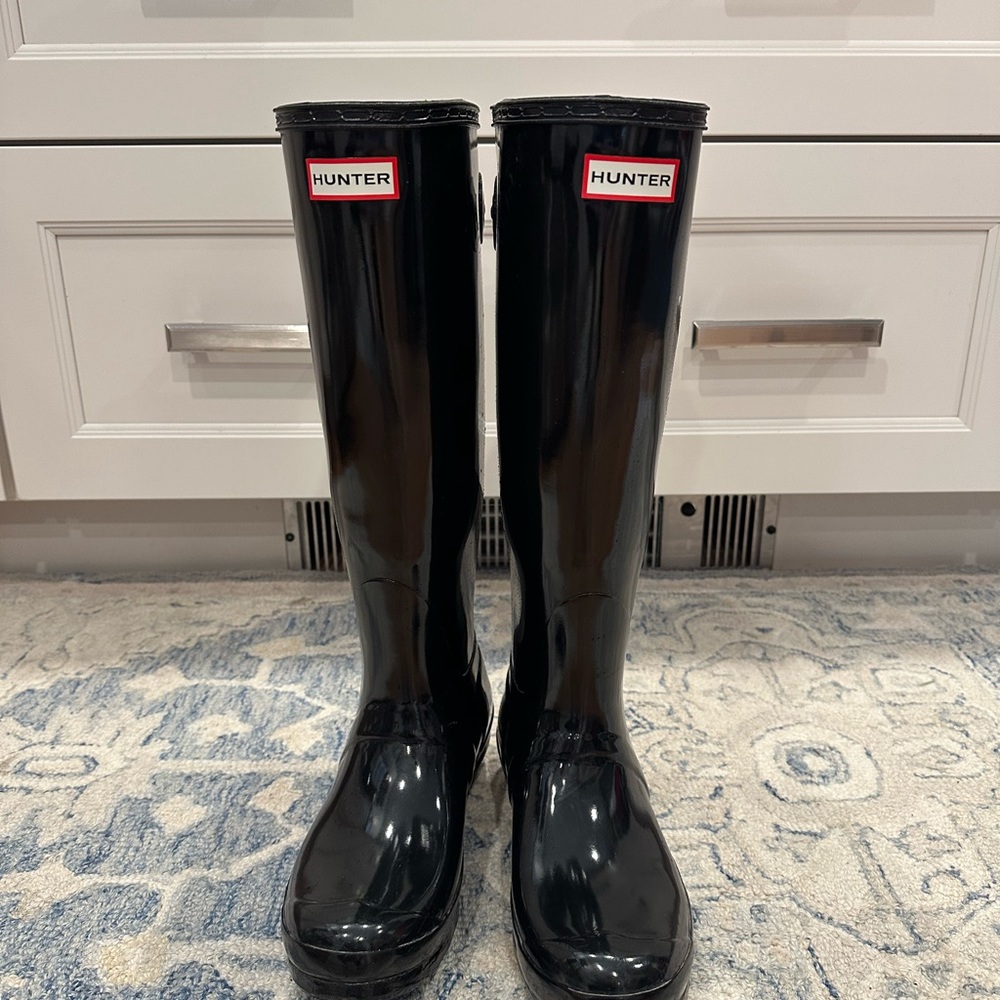 Hunter rain boots, size 8. Like new!